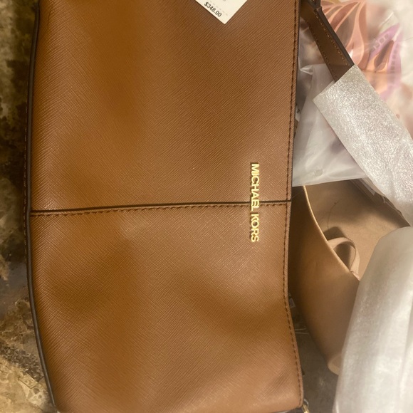 Michael Kors Jet Set Travel Tan Crossbody Tote with Gold Hardware - Picture 3 of 8